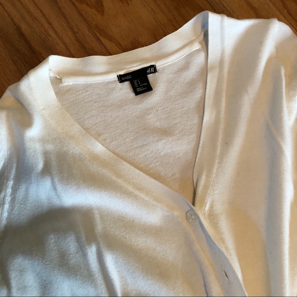 White V-Neck Basic Cardigan - H&M - Small